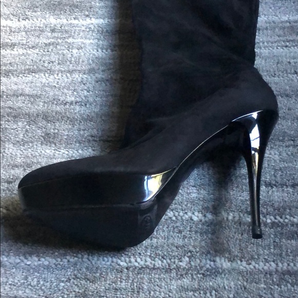 Burberry boots - Picture 2 of 4